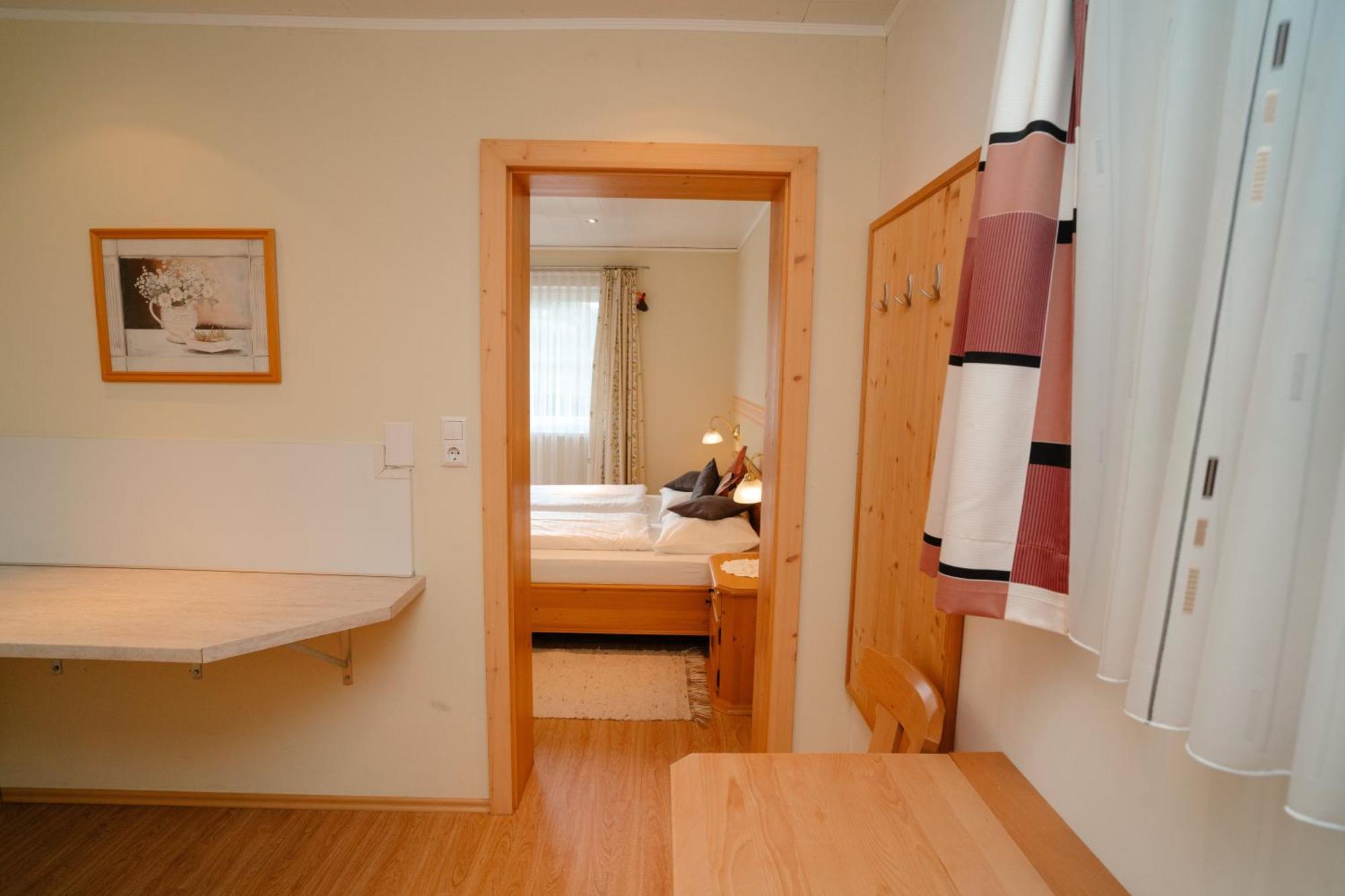 Donnersbach Ertlschweigerhaus Pension - Appartements - Zimmer מראה חיצוני תמונה
